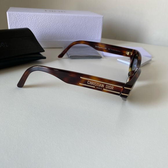 DiorSignature B5I Sunglasses - Picture 5 of 8